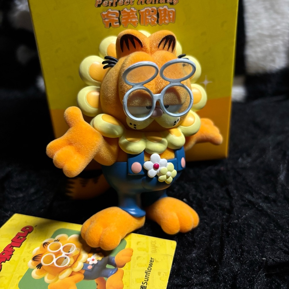 Garfield Sunflower Figurine OPEN Blindbox